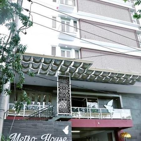 Hotel Metro House Surabaya Exterior foto