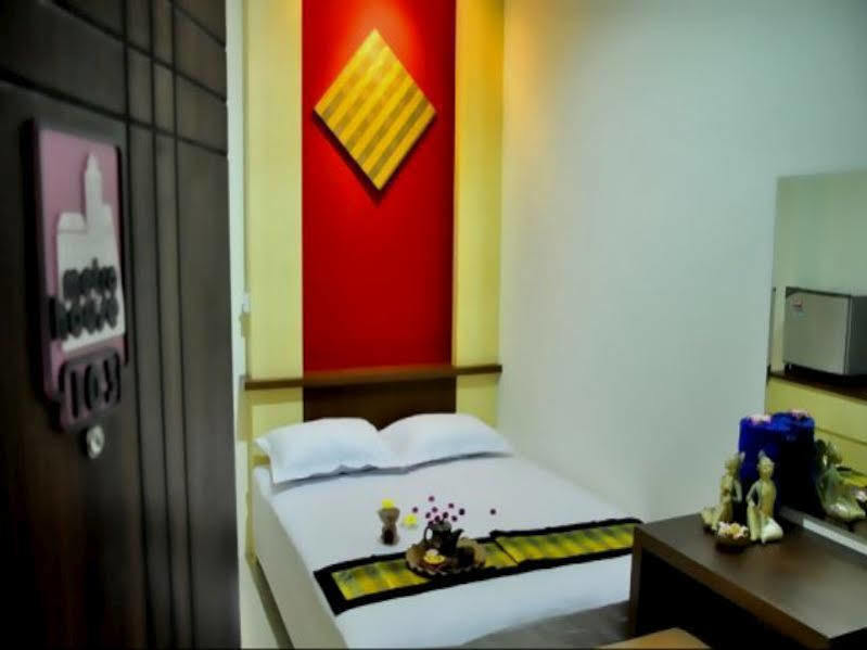 Hotel Metro House Surabaya Exterior foto