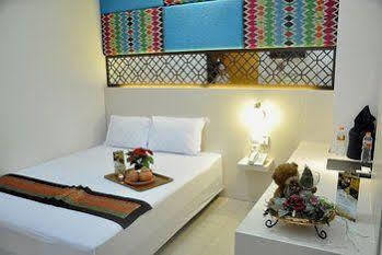 Hotel Metro House Surabaya Exterior foto